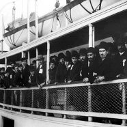 Στις βαρκες αδερφες μου, στις βαρκες